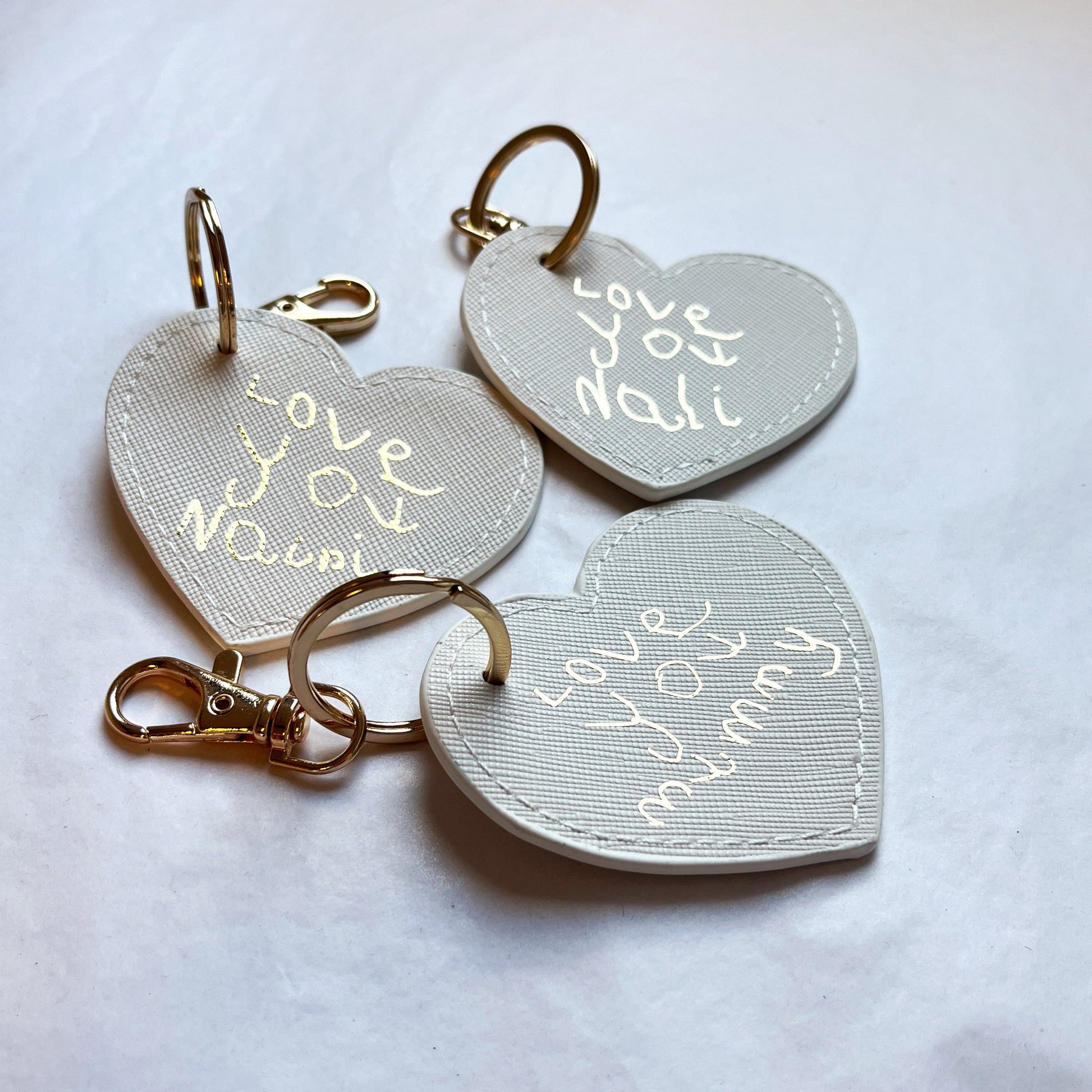 Heart-shaped keyring with engraved text 